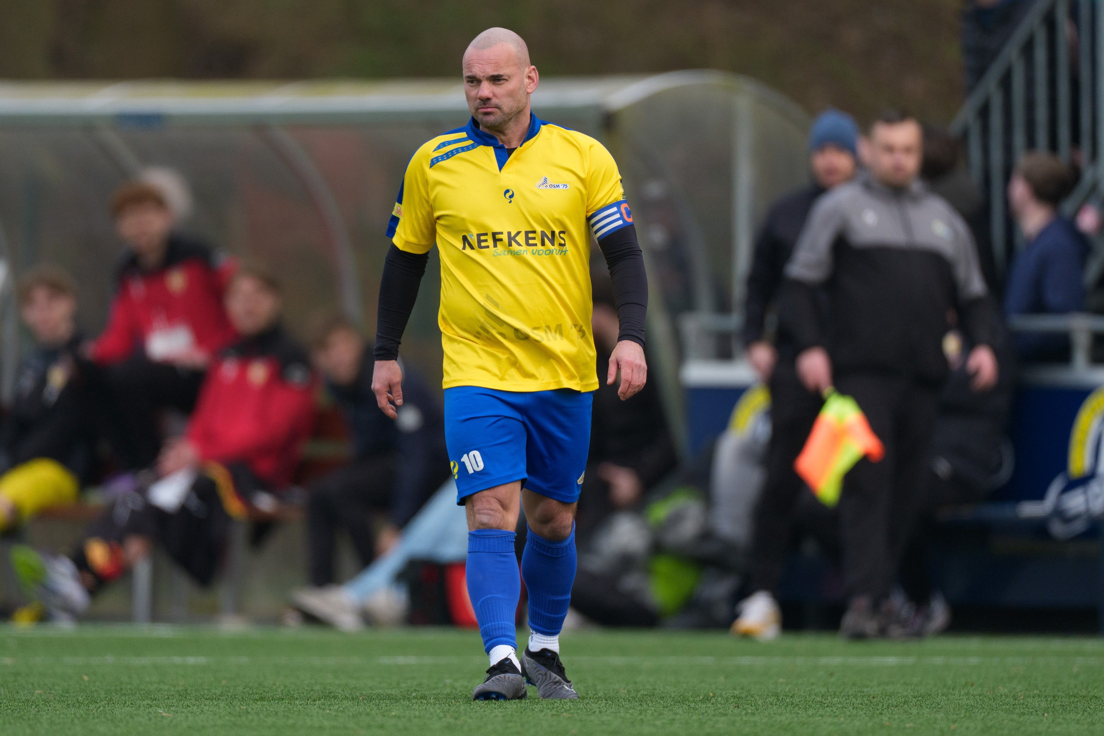 九游sports-参加真人秀减重10公斤!41岁斯内德业余联赛复出,球队助教是他哥